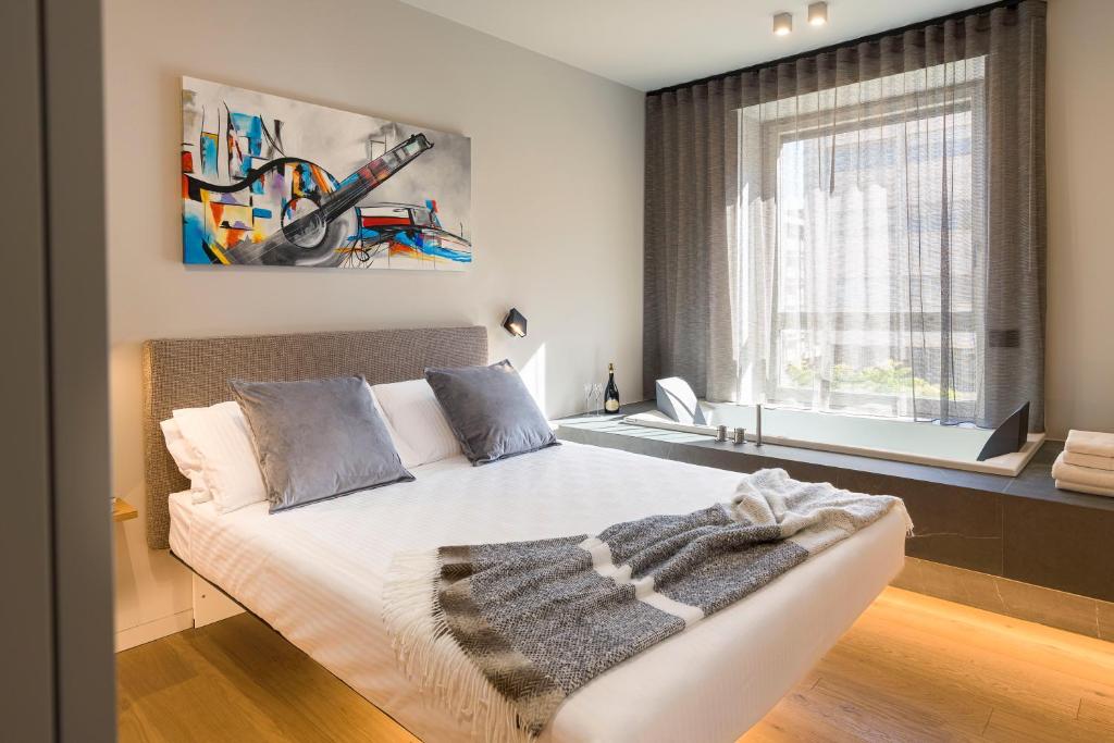 Aera Luxury Suites - 303 304 305 - 12