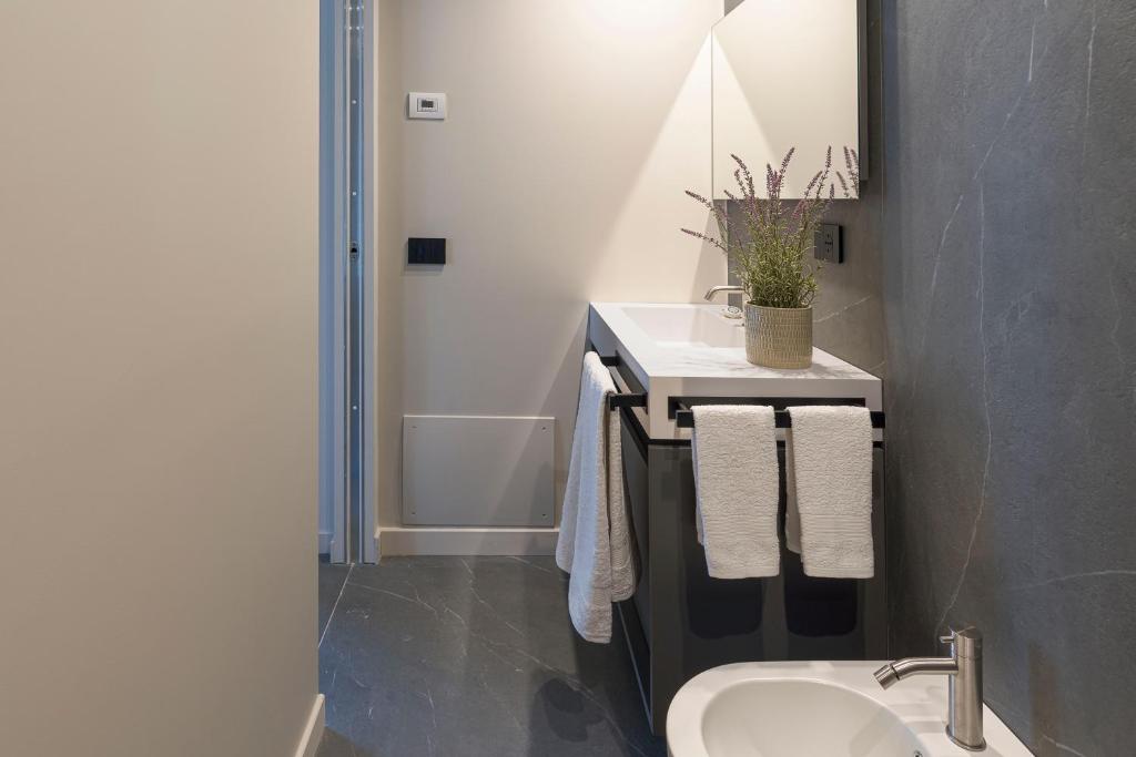 Aera Luxury Suites - 303 304 305 - 19