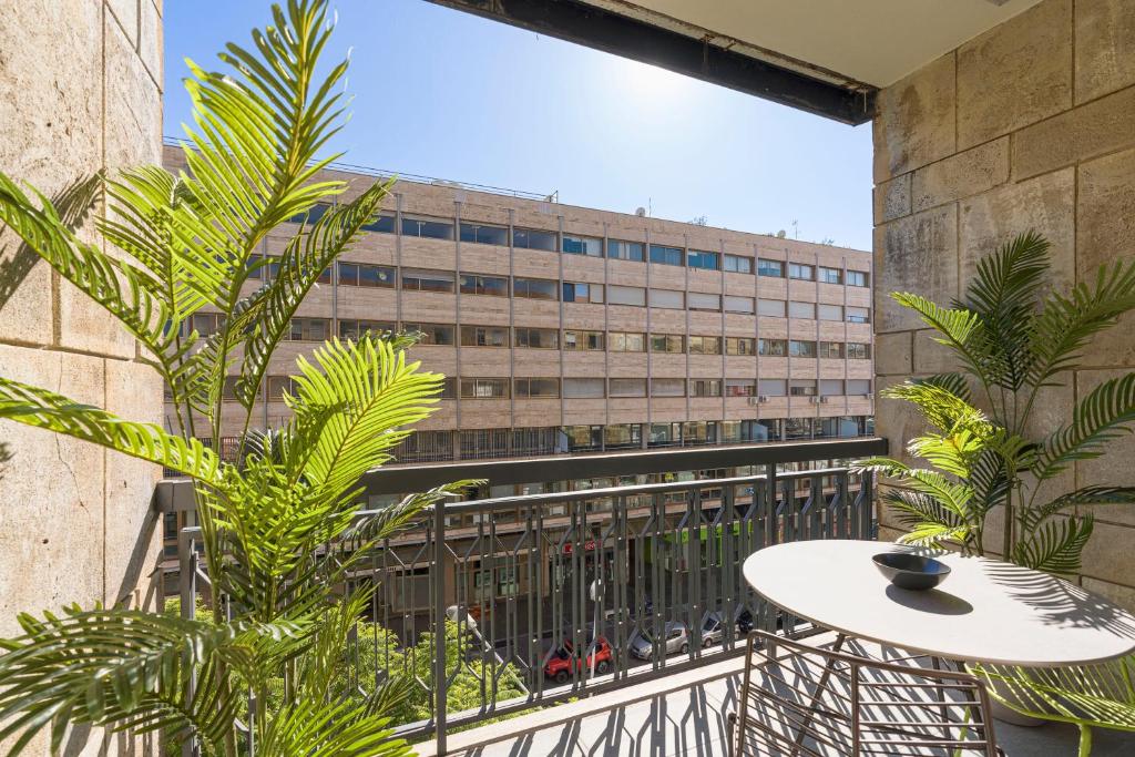 Aera Luxury Suites - 303 304 305 - 7