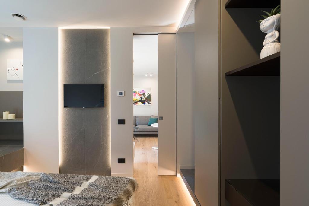 Aera Luxury Suites - 303 304 305 - 11