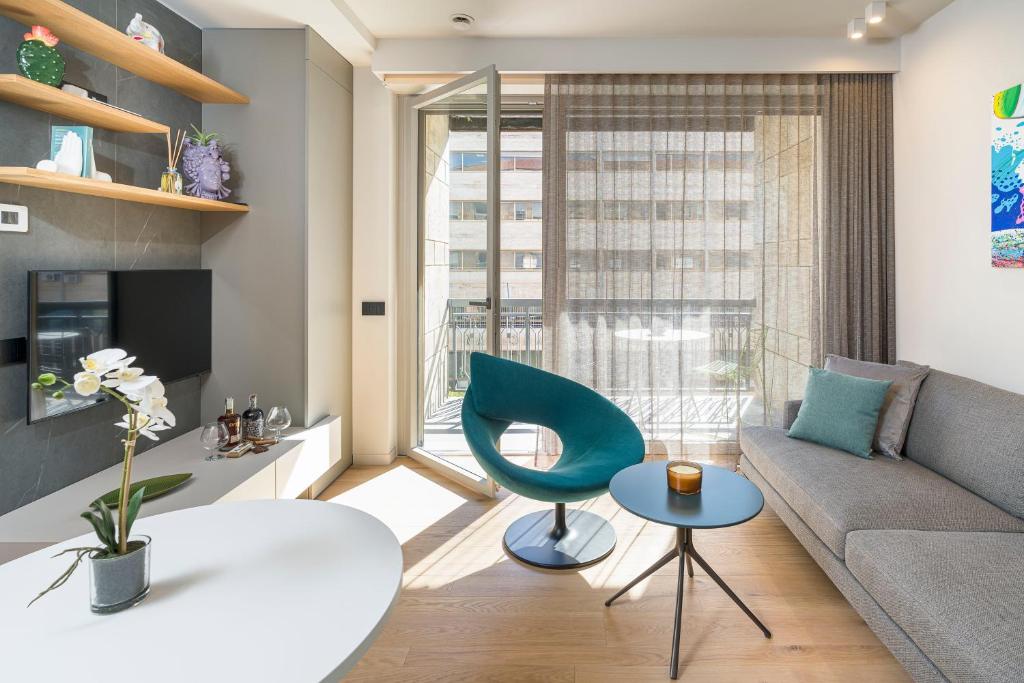 Aera Luxury Suites - 303 304 305 - 5