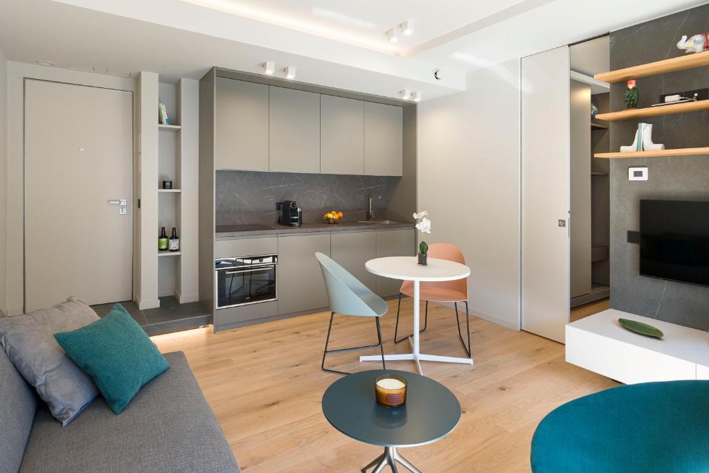 Aera Luxury Suites - 303 304 305 - 3