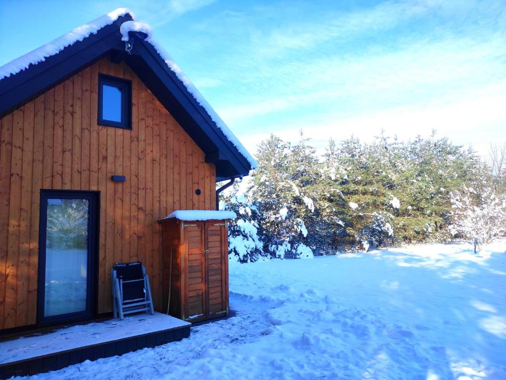 Ślusarnia-domek z sauną nad jeziorem, Kaszuby v zime