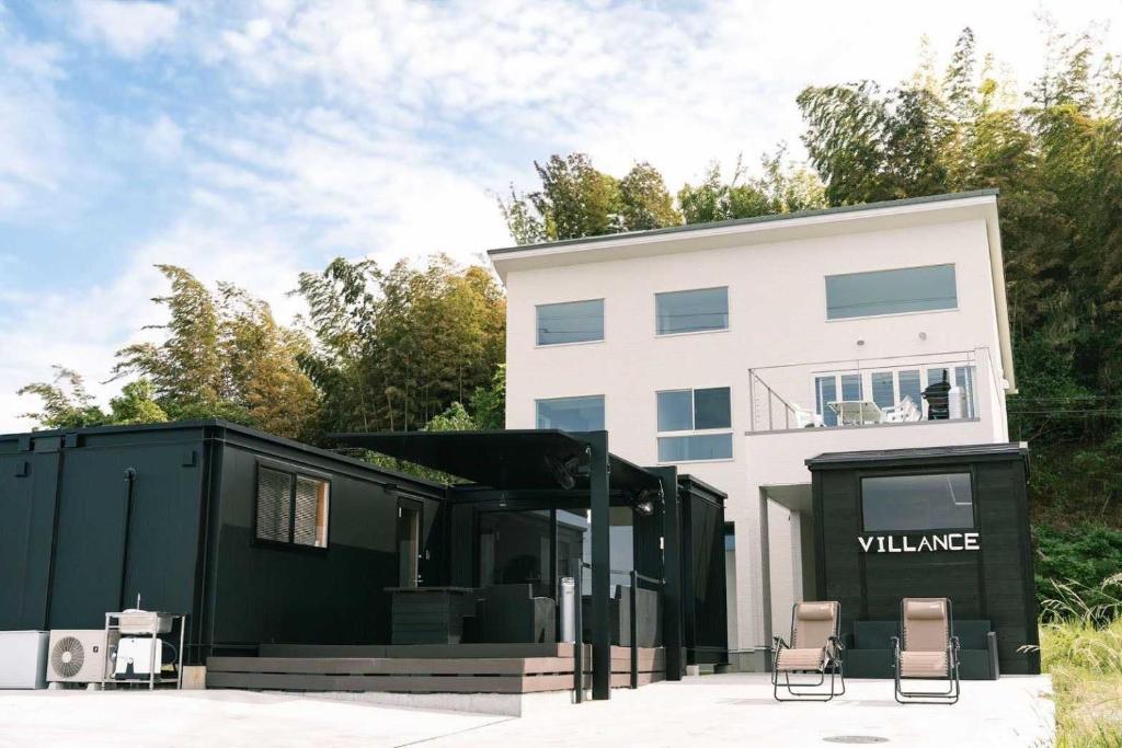 Budova, kde se vila nachází