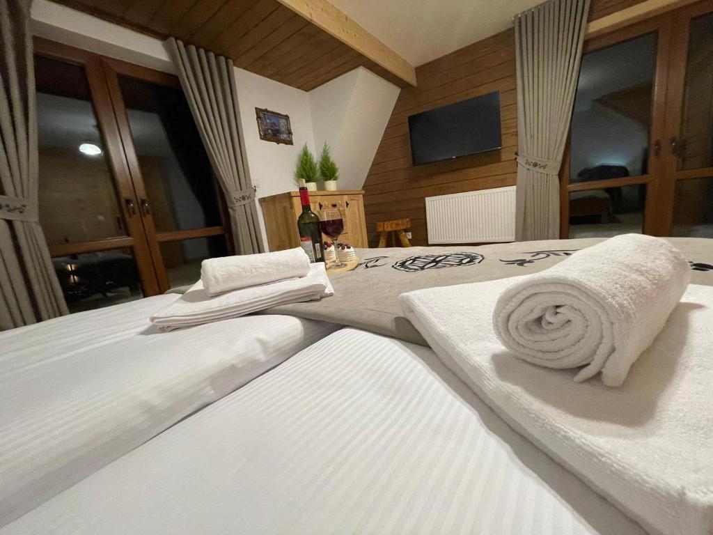 a hotel room with two white towels on a bed at Stella Haus in Dzianisz