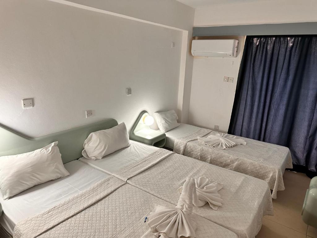 Postel nebo postele na pokoji v ubytování San Remo Hotel