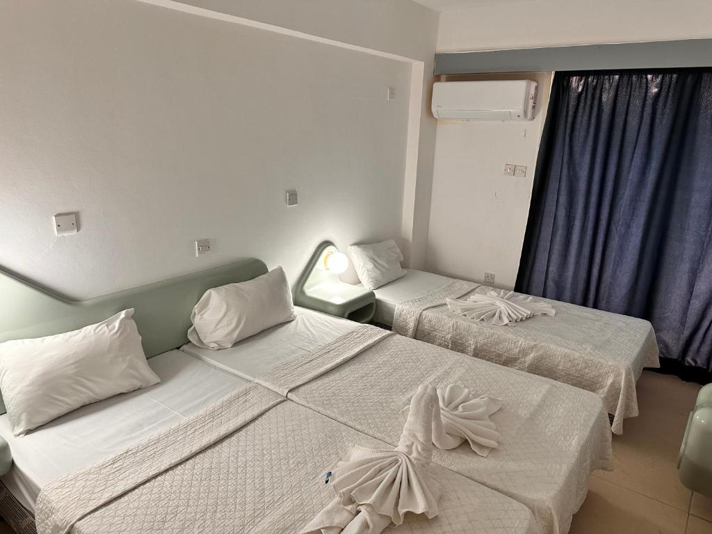 Postel nebo postele na pokoji v ubytování San Remo Hotel