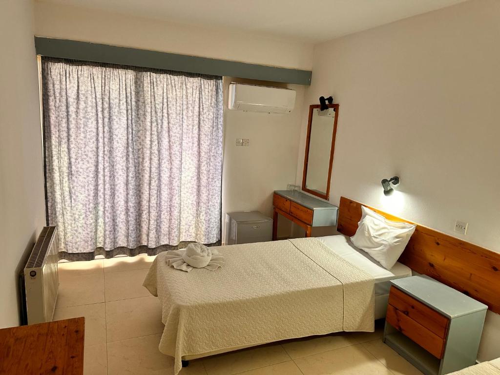 Postel nebo postele na pokoji v ubytování San Remo Hotel