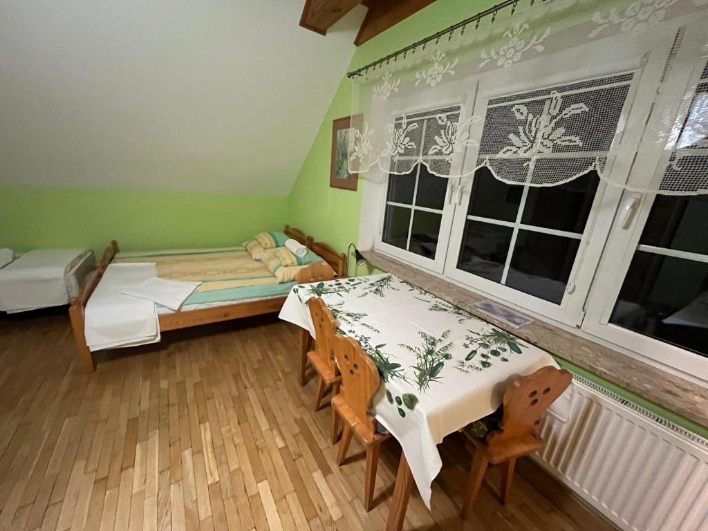 Pensjonat Malinówka - Quadruple Room With Private Bathroom