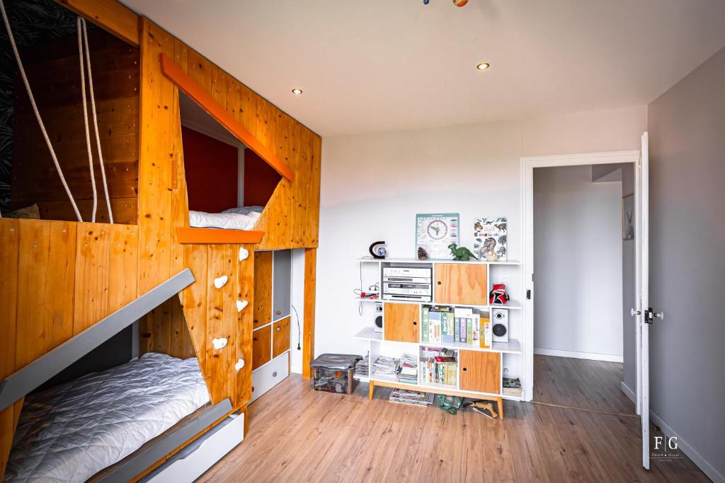 a bedroom with a large wooden bunk bed at Le Chevran - Conciergerie de la Yaute in Cluses