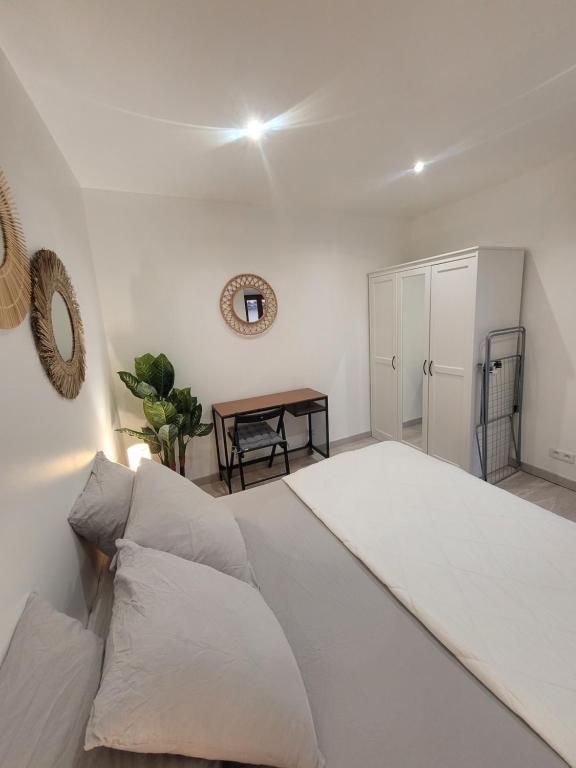 Le Provençal - One-Bedroom Apartment
