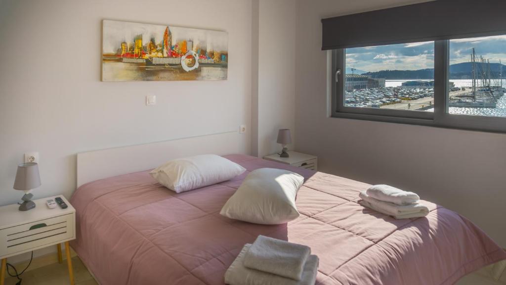 Posteľ alebo postele v izbe v ubytovaní Nest Port View Apartment