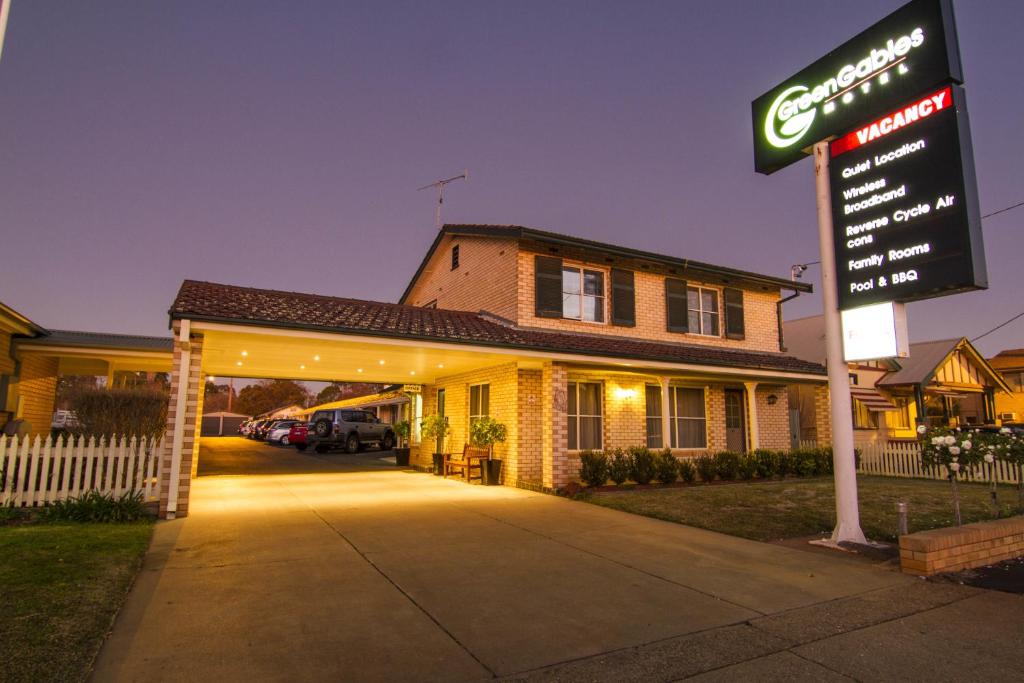 a building with a sign in front of it at Green Gables Motel in Dubbo