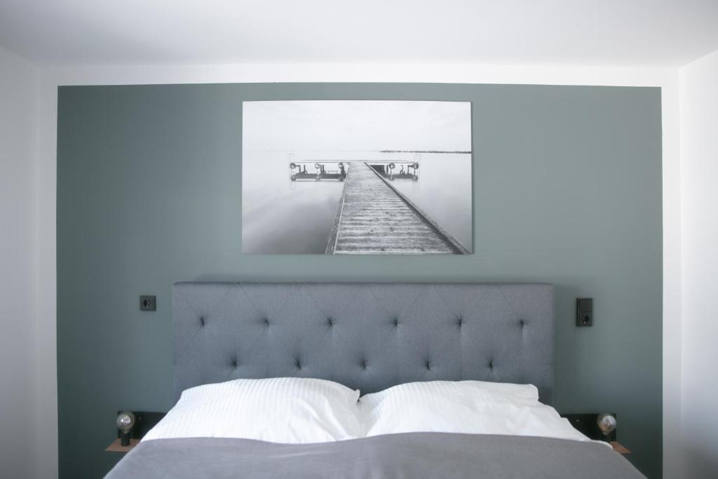 Postel nebo postele na pokoji v ubytování Kracher Hotel Doppelzimmer - inklusive Pool