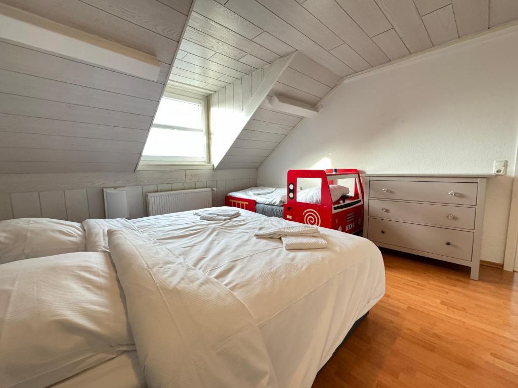 Postel nebo postele na pokoji v ubytování Der Schwan 7 - 3 Schlafzimmer - 2 Balkone - zentral - 100 qm