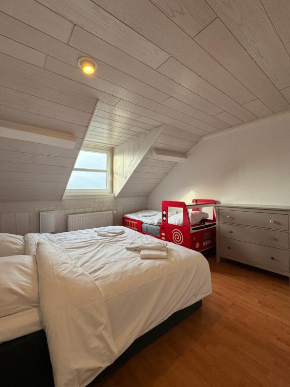 Postel nebo postele na pokoji v ubytování Der Schwan 7 - 3 Schlafzimmer - 2 Balkone - zentral - 100 qm