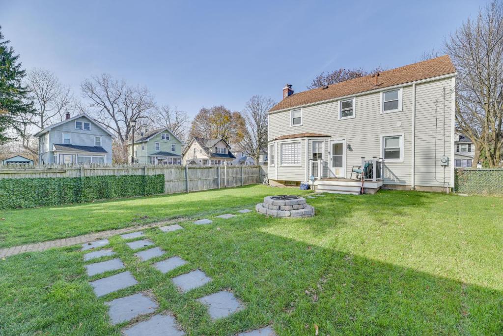 DogFriendly Rochester Home about 3 Mi to Downtown!, Rochester (updated