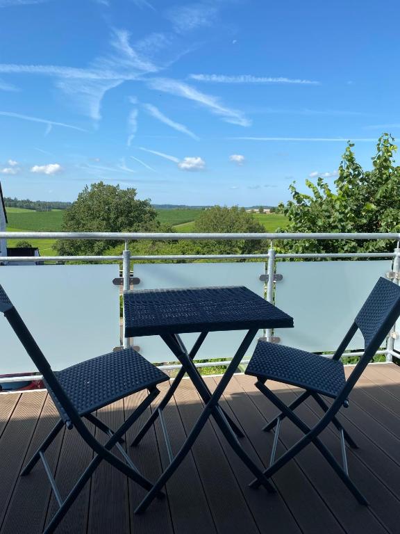 Gans himmlisch - Two-Bedroom Apartment