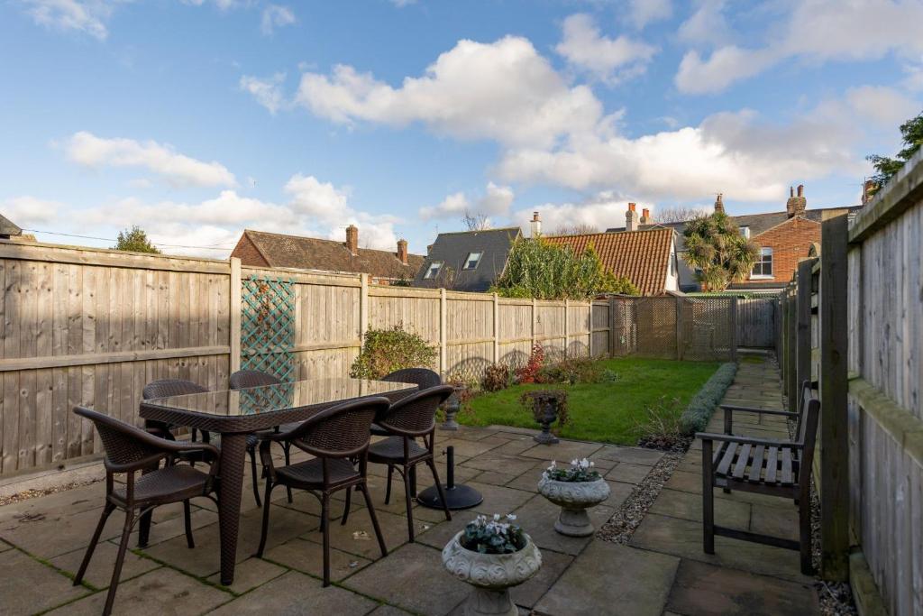 17 St Edmunds Road 6