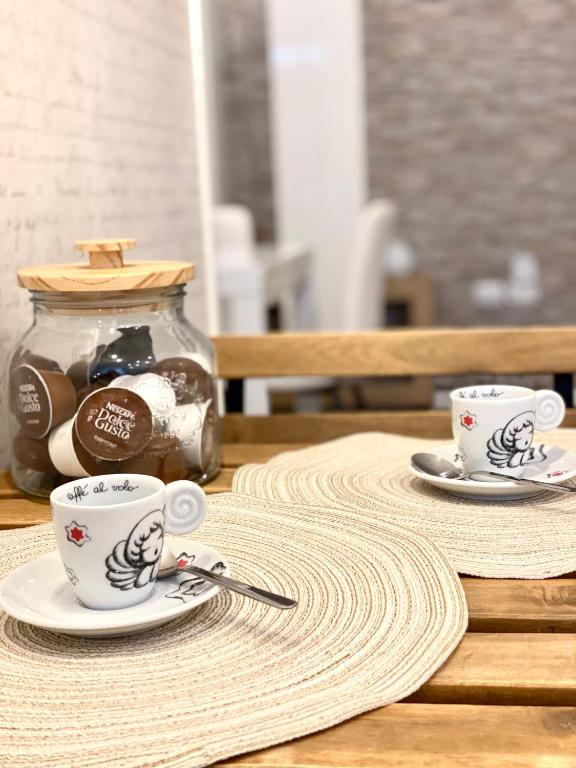 Příslušenství pro přípravu čaje a kávy v ubytování A&A B&B Bari