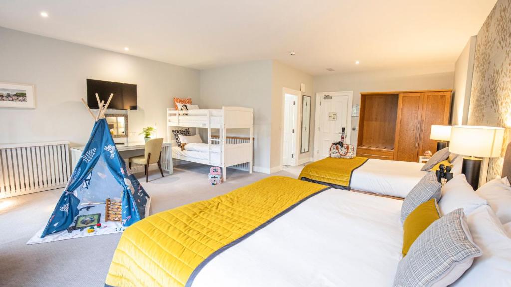 Postel nebo postele na pokoji v ubytování Mulranny Park Hotel