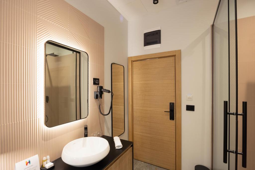Koupelna v ubytování Hop Inn Rooms & Suites