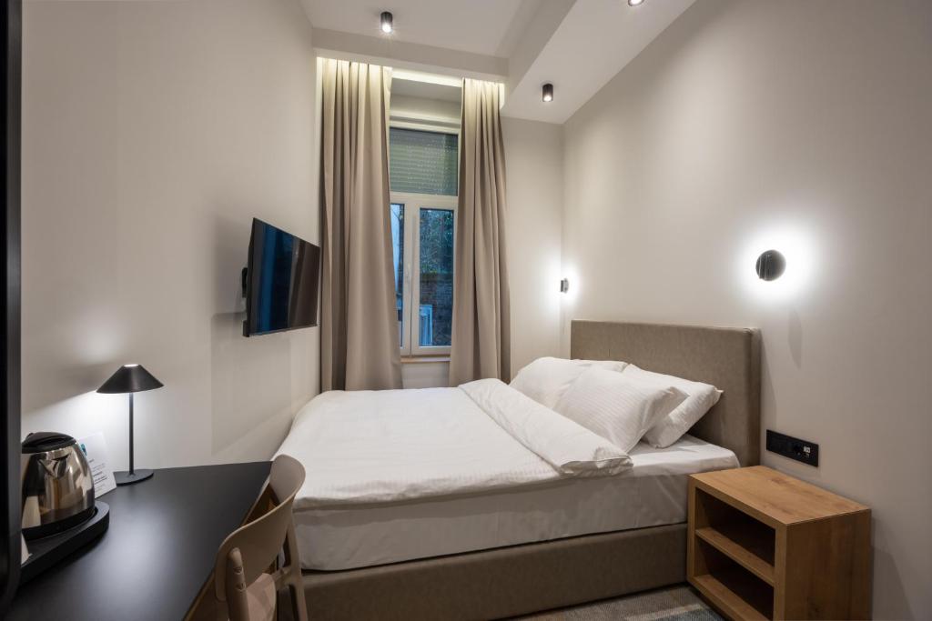 Postel nebo postele na pokoji v ubytování Hop Inn Rooms & Suites