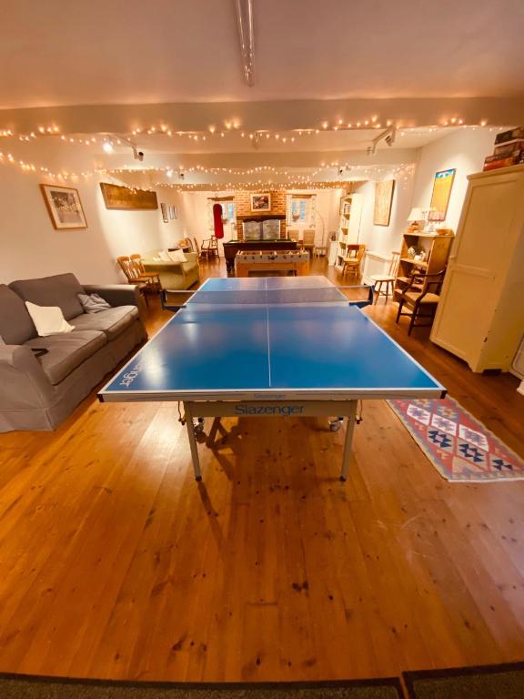 Stolní tenis v ubytování Tall Trees Glamping nebo okolí