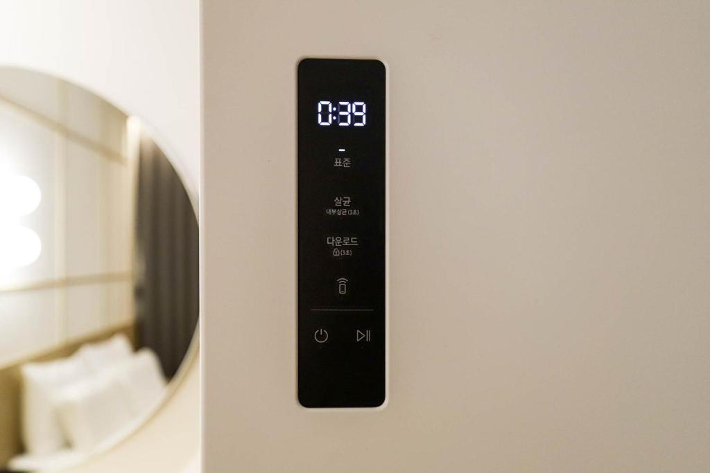 Postel nebo postele na pokoji v ubytování Aank Hotel Daejeon Yuseong 1st
