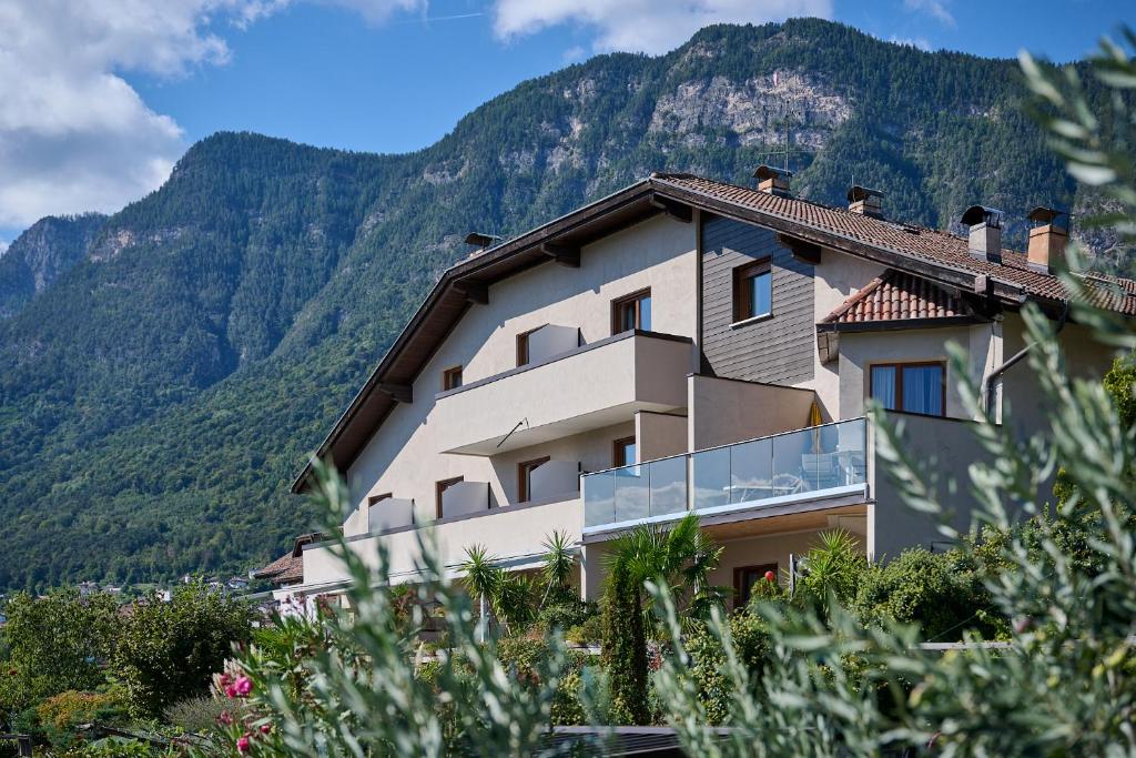 Nespecifikovaný výhled na hory nebo výhled na hory při pohledu z hotelu