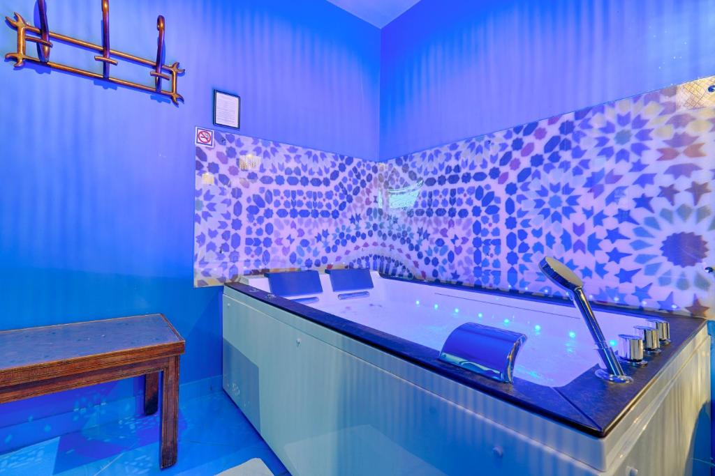 Fotografie z fotogalerie ubytování Luxury Jardin Majorelle paris orly avec jacuzzi v destinaci Vigneux-sur-Seine