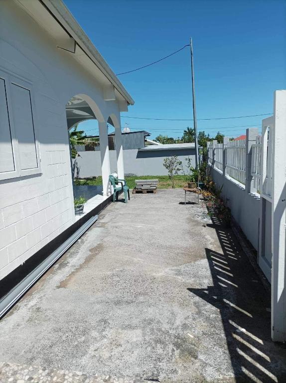 a patio outside of a building with a bench at Villa Imelda à saint André la réunion in Le Patelin