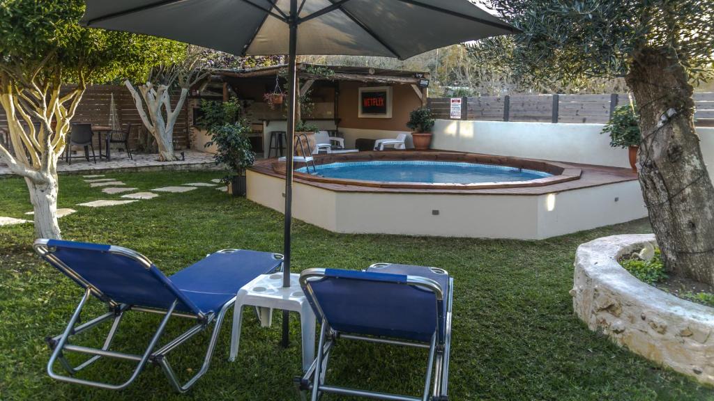 The swimming pool at or close to Star Jasmine House Acharavi