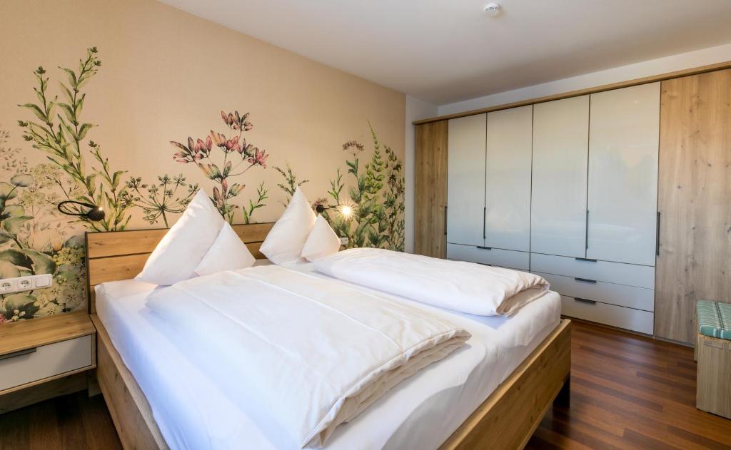 Postel nebo postele na pokoji v ubytování Hotel Sonnenhang