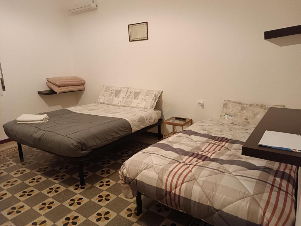 B&B Matteotti 23 - Basic Triple Room With Shared Bathroom