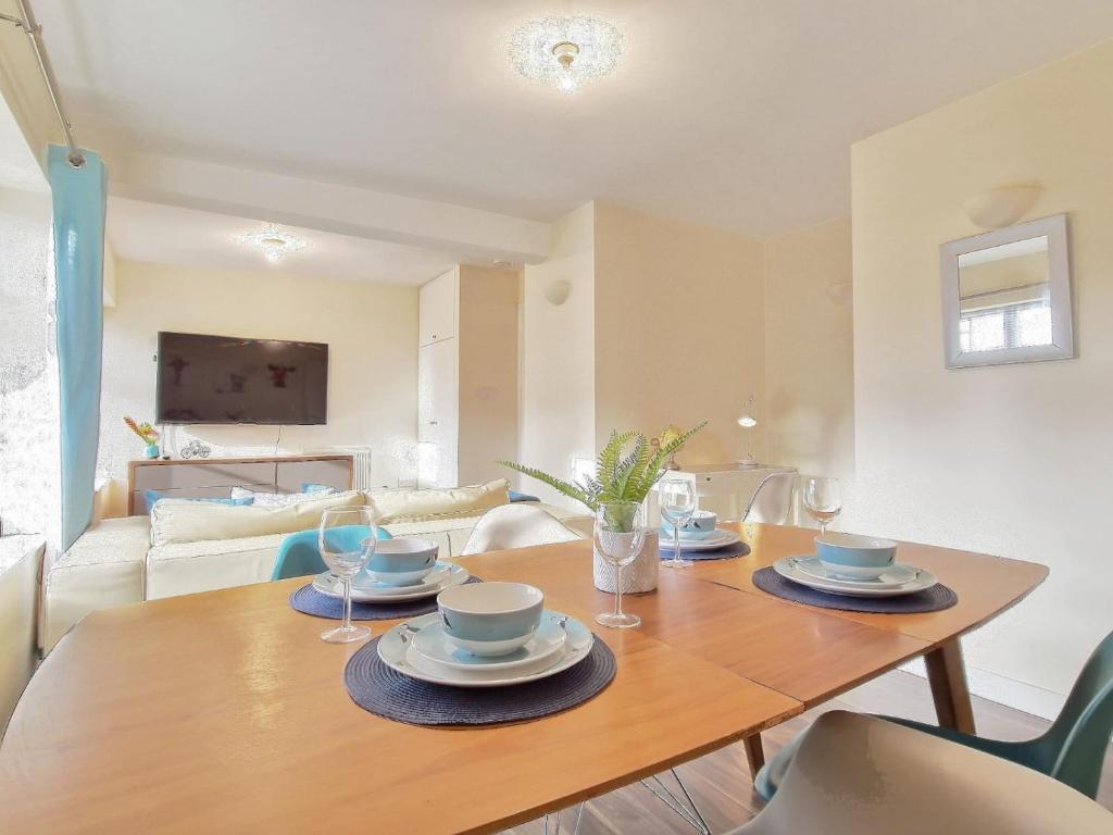 a table with cups and saucers on it in a living room at 1 bed- Flat in Kings Cross in London