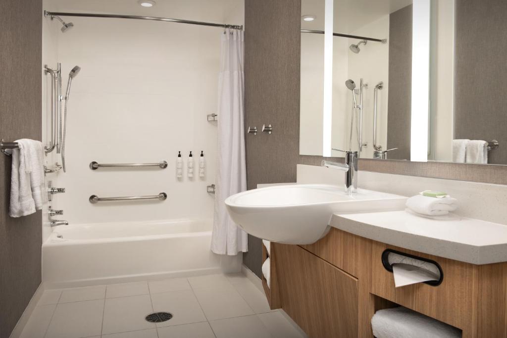 SpringHill Suites By Marriott Charleston Airport & Convention Center photo