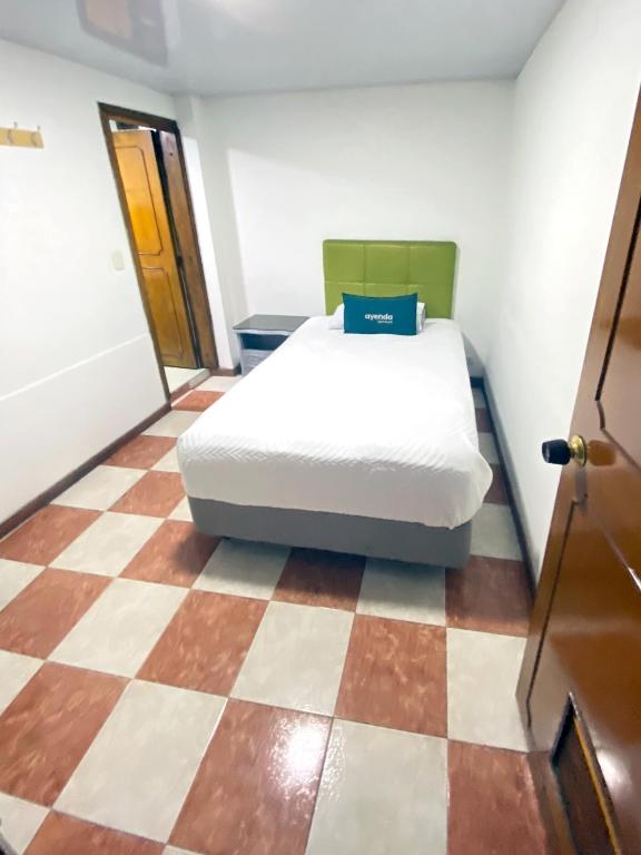 Postel nebo postele na pokoji v ubytování Ayenda Hotel Las Palmas
