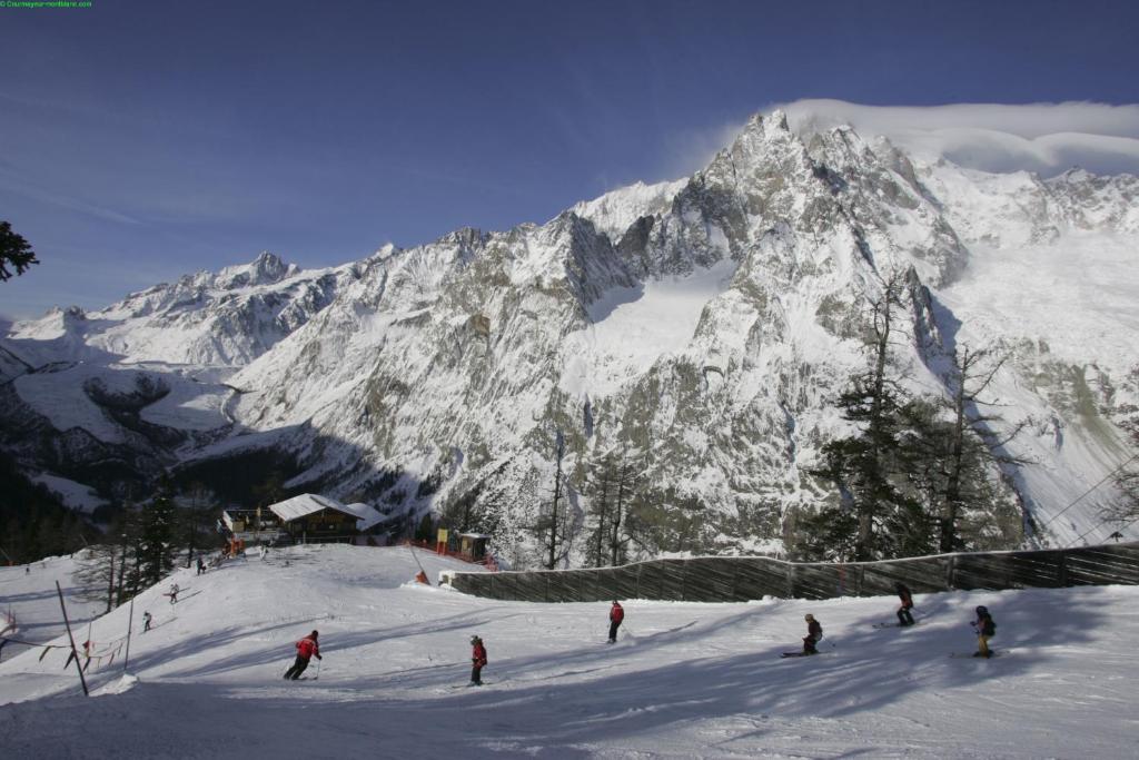 Zdjęcie z galerii obiektu Chalet di Charme a Courmayeur w mieście Courmayeur