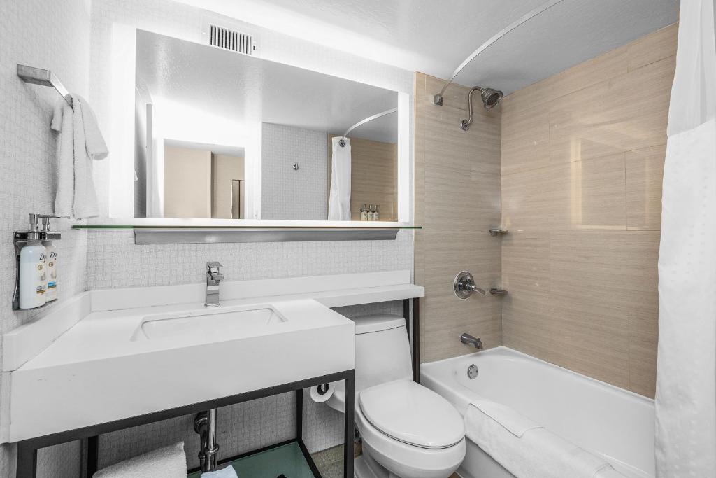 Holiday Inn San Francisco - Golden Gateway newly renovated with No Resort Fee photo