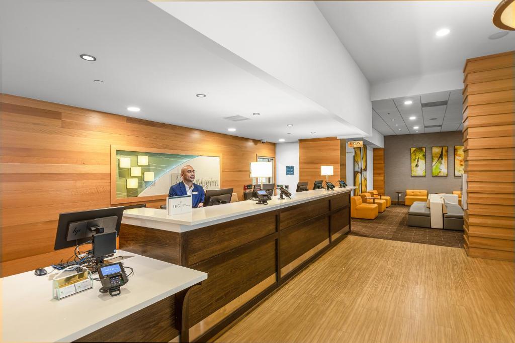 Holiday Inn San Francisco - Golden Gateway newly renovated with No Resort Fee photo