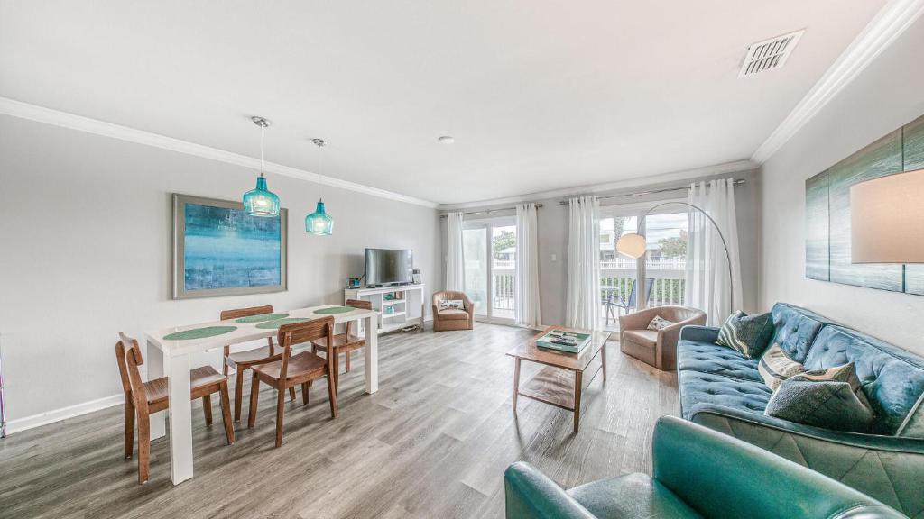 Beach Chairs and Umbrella! Sandpiper Cove 3100!, Destin (updated prices