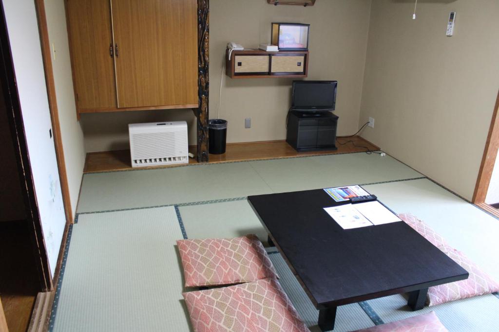 a small room with a table and a chair at Yamadaya Hotel in Fujikawaguchiko
