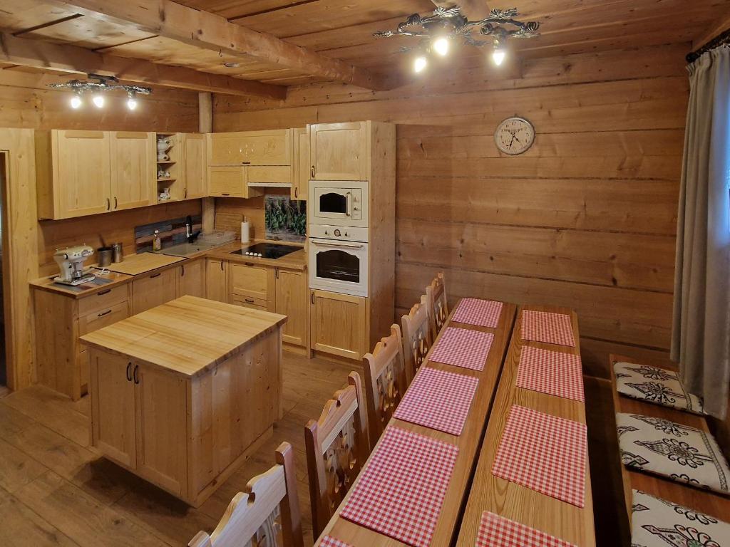 Køkken eller tekøkken på Dom Kościelisko