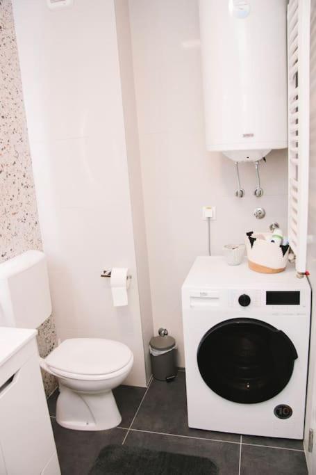 Kupatilo u objektu White apartment