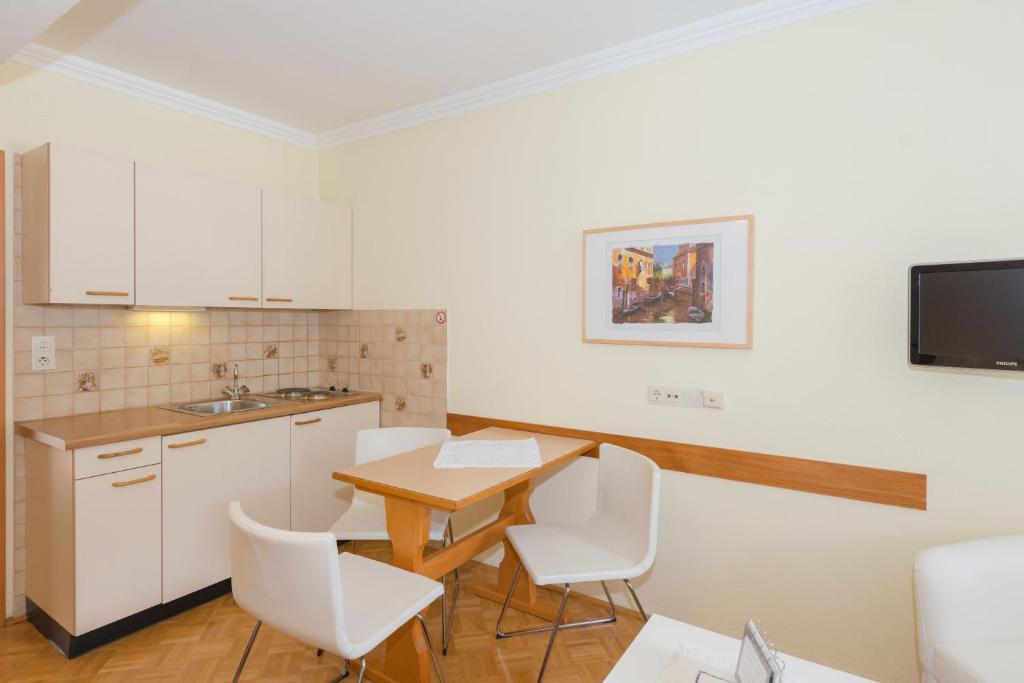 Kuchyň nebo kuchyňský kout v ubytování Landhaus Tritscher