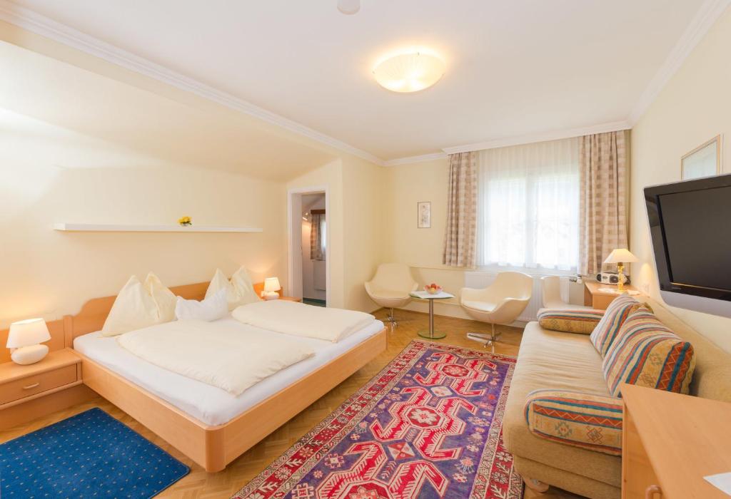 Postel nebo postele na pokoji v ubytování Landhaus Tritscher