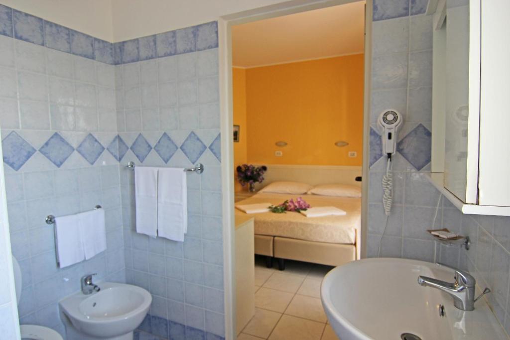 Koupelna v ubytování Di Matteo Hotel