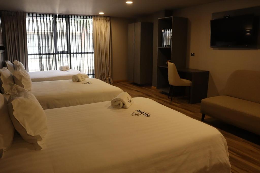 Postel nebo postele na pokoji v ubytování Giluxe Hotel