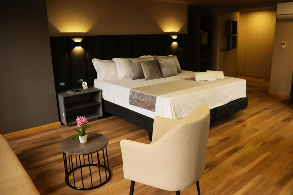 Postel nebo postele na pokoji v ubytování Giluxe Hotel